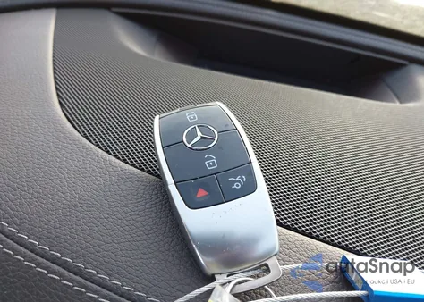 2017 Mercedes-Benz E 300 4Matic z USA, uszkodzony, nr VIN WDDZF4KB0HA195198